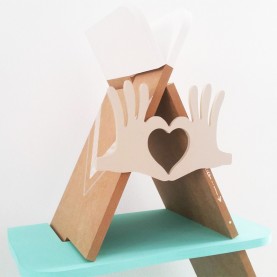 Coeur dans main en bois à décorer