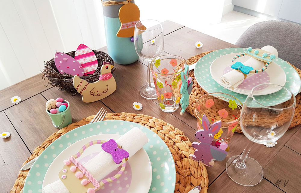 Une décoration de table spéciale pâques en bois à faire en famille