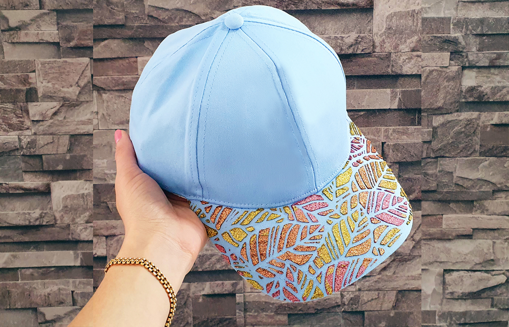 tuto casquette a personnaliser avec de la peinture paillettes et un pochoir