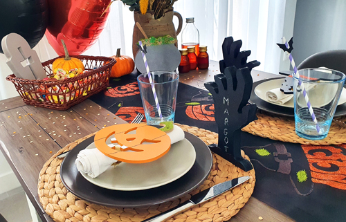 Nappe en papier noire pour une décoration de table Halloween