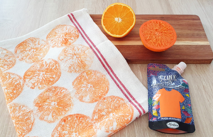 fruit printing peinture sur tissu tampon avec une orange