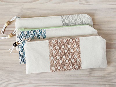 Pochoirs souples - adhésifs - repositionnables textile